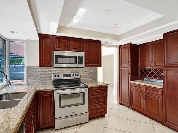 470 NW 46th Ave, Plantation FL 33317