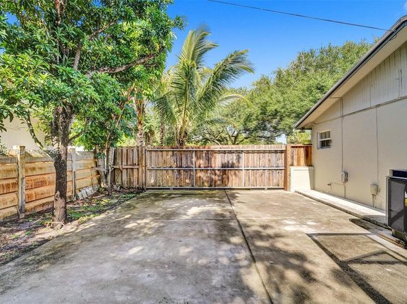 470 NW 46th Ave, Plantation FL 33317