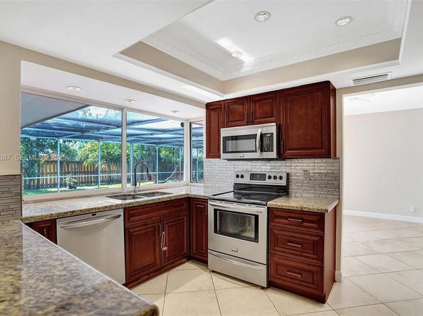 470 NW 46th Ave, Plantation FL 33317