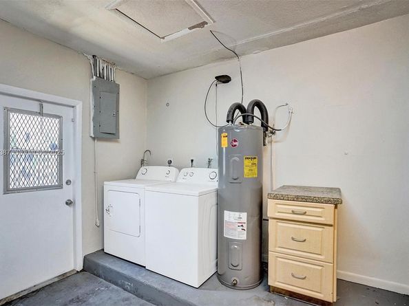 470 NW 46th Ave, Plantation FL 33317