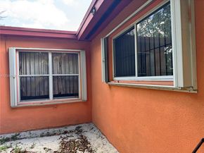 285 NE 165th St, Miami FL 33162