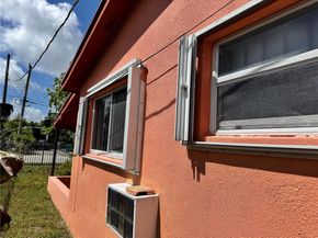 285 NE 165th St, Miami FL 33162