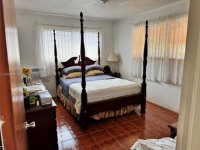 285 NE 165th St, Miami FL 33162