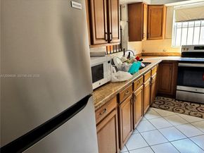 285 NE 165th St, Miami FL 33162