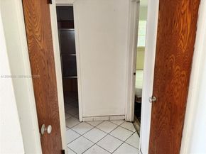 285 NE 165th St, Miami FL 33162
