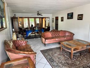 285 NE 165th St, Miami FL 33162