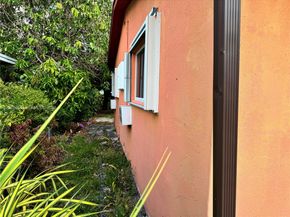 285 NE 165th St, Miami FL 33162
