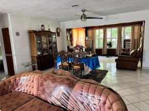 285 NE 165th St, Miami FL 33162