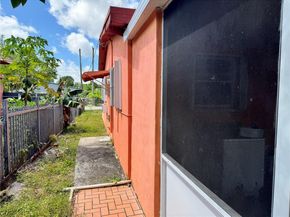 285 NE 165th St, Miami FL 33162