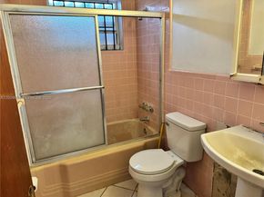 285 NE 165th St, Miami FL 33162