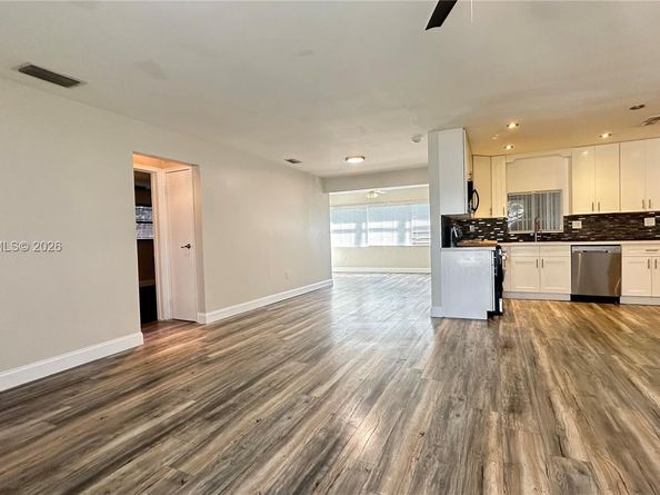 8450 NW 26th St, Sunrise FL 33322