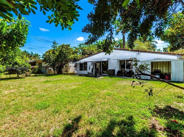 913 NE 4th St, Hallandale Beach FL 33009