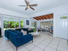 913 NE 4th St, Hallandale Beach FL 33009