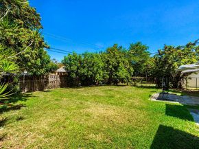 913 NE 4th St, Hallandale Beach FL 33009