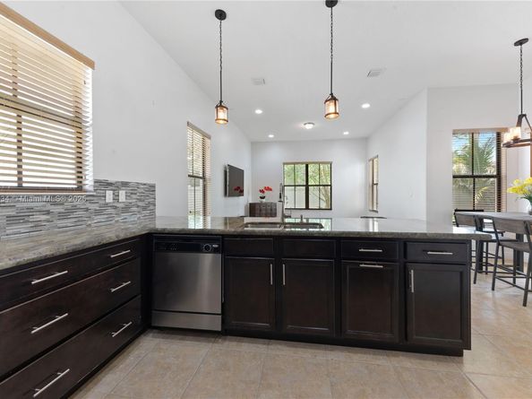 2691 NW 83rd Ter, Cooper City FL 33024