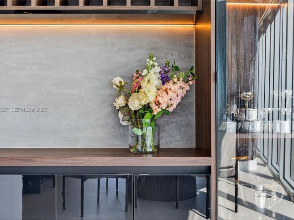 601 NE 36th St 1101, Miami FL 33137