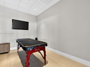 601 NE 36th St 1101, Miami FL 33137