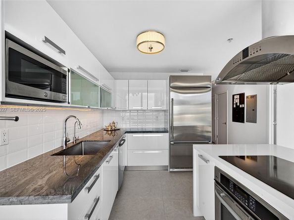 601 NE 36th St 1101, Miami FL 33137