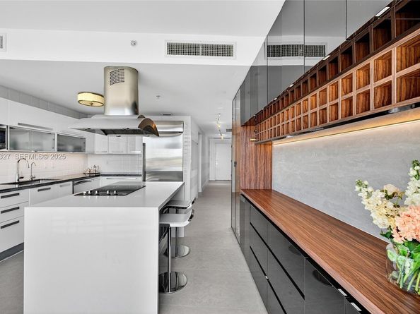 601 NE 36th St 1101, Miami FL 33137