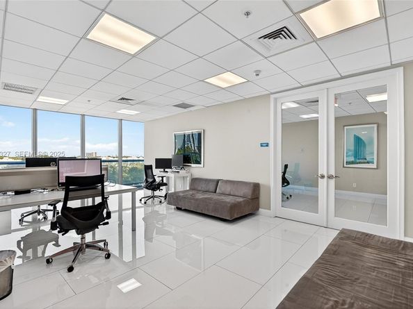 601 NE 36th St 1101, Miami FL 33137