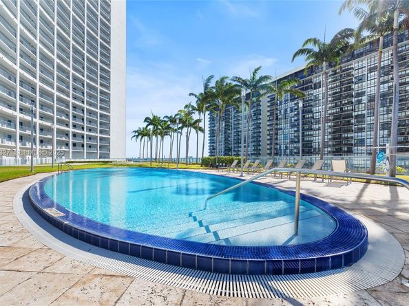 601 NE 36th St 1101, Miami FL 33137