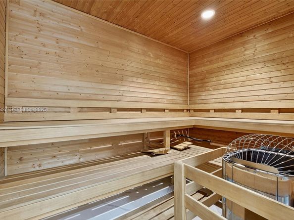 601 NE 36th St 1101, Miami FL 33137