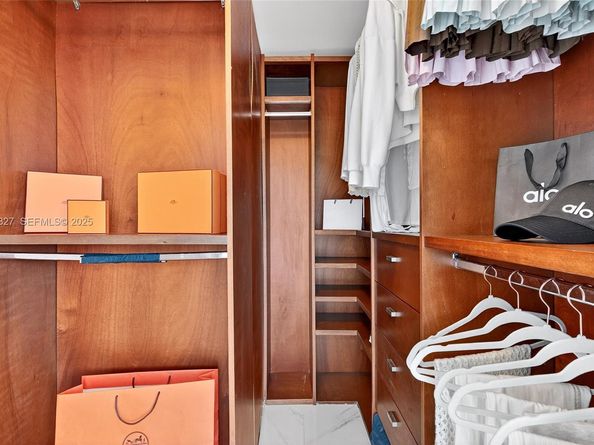 601 NE 36th St 1101, Miami FL 33137