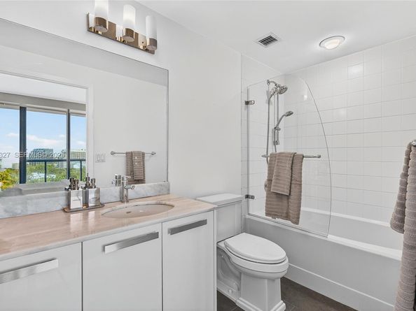 601 NE 36th St 1101, Miami FL 33137