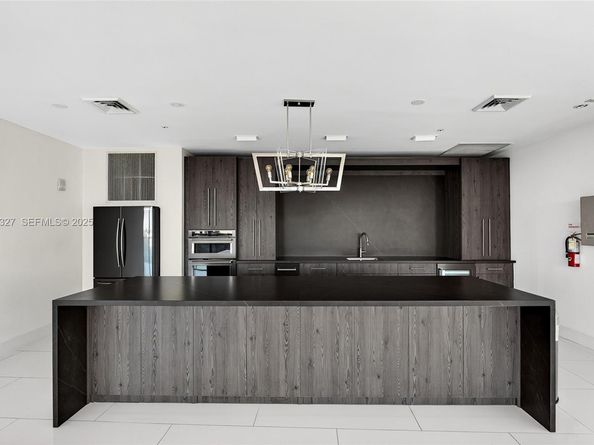 601 NE 36th St 1101, Miami FL 33137