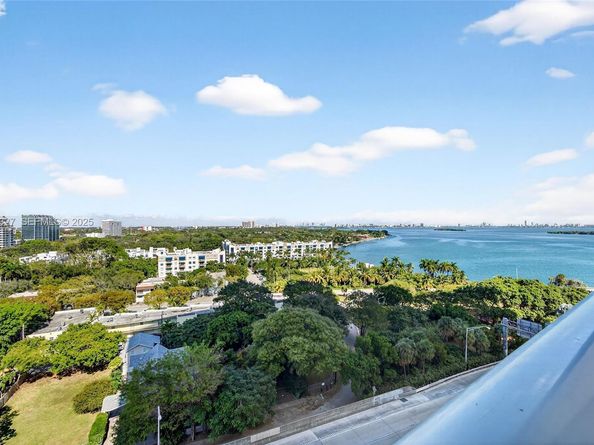 601 NE 36th St 1101, Miami FL 33137