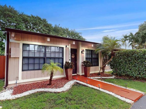 13417 SW 101st Ln, Miami FL 33186