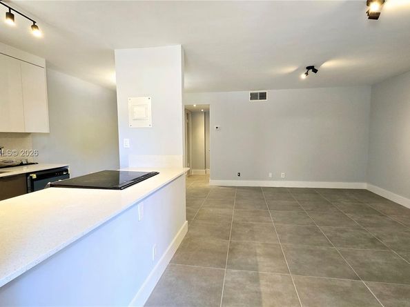 1811 Jefferson St 202, Hollywood FL 33020