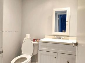 1811 Jefferson St 202, Hollywood FL 33020