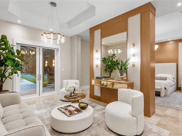 6080 SW 104th St, Pinecrest FL 33156