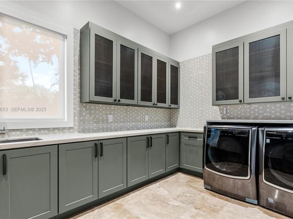 6080 SW 104th St, Pinecrest FL 33156