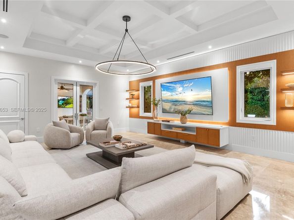 6080 SW 104th St, Pinecrest FL 33156