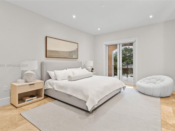 6080 SW 104th St, Pinecrest FL 33156