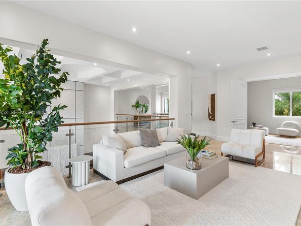 6080 SW 104th St, Pinecrest FL 33156