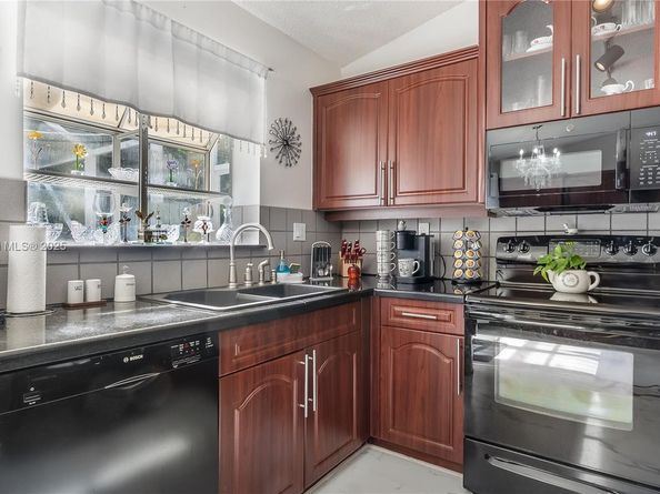 1720 SW 137th Way, Miramar FL 33027