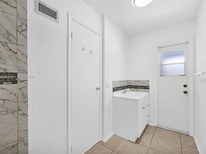 9480 NW 24th Pl, Sunrise FL 33322