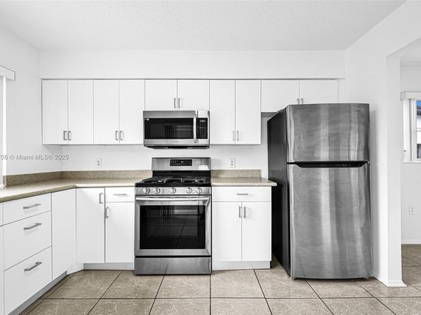9480 NW 24th Pl, Sunrise FL 33322