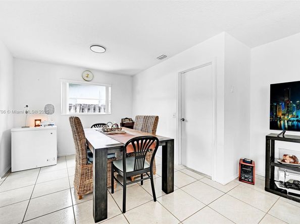 9480 NW 24th Pl, Sunrise FL 33322