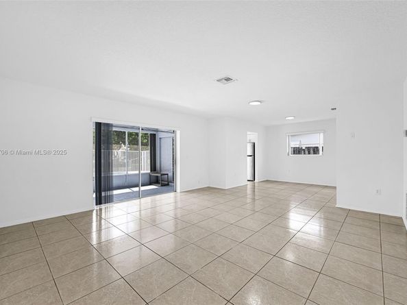 9480 NW 24th Pl, Sunrise FL 33322
