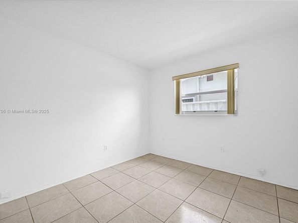 9480 NW 24th Pl, Sunrise FL 33322