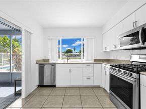 9480 NW 24th Pl, Sunrise FL 33322
