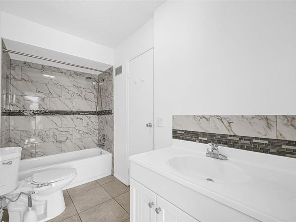 9480 NW 24th Pl, Sunrise FL 33322