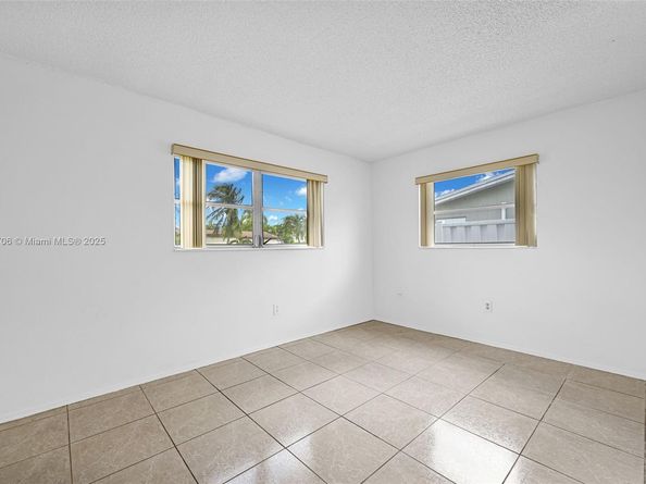 9480 NW 24th Pl, Sunrise FL 33322