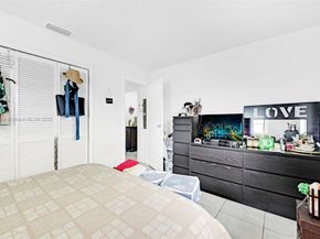 9480 NW 24th Pl, Sunrise FL 33322
