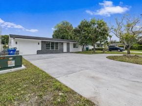 2701 Nassau Dr, Miramar FL 33023