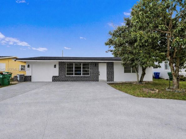 2701 Nassau Dr, Miramar FL 33023